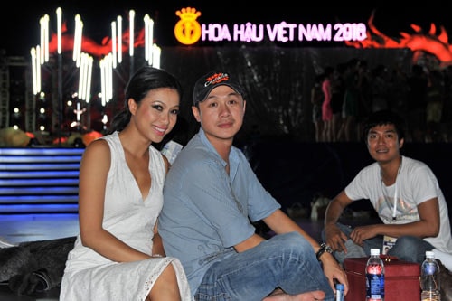 Phút nhí nhảnh đáng yêu của người đẹp HHVN 2010