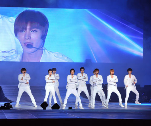Fan Việt phát sốt vì màn trình diễn của Super Junior