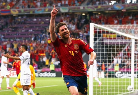 Xabi Alonso mở tỷ số trong trận đấu thứ 100 khoác áo tuyển TBN