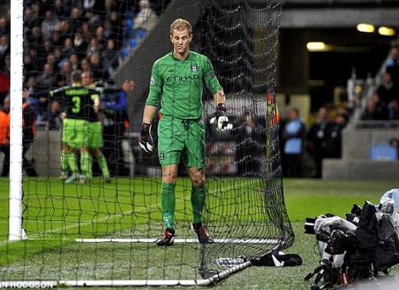 Joe Hart thất vọng sau hai bàn thua choáng váng ở đầu trận