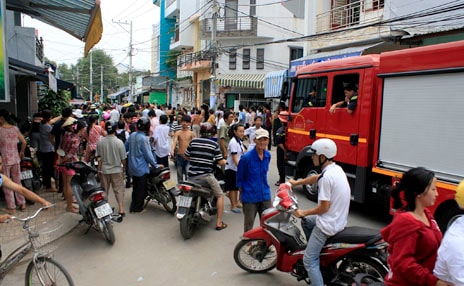 Hàng chục hộ dân nơi đây hoảng loạn.