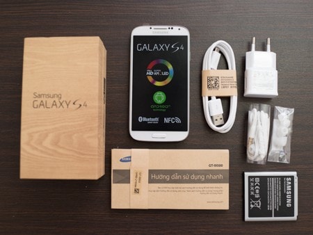 Các phụ kiện đi kèm bên trong Galaxy S4 chính hãng