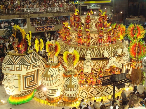 Đất nước của lễ hội Carnival Brazil có 201,032,714 dân.