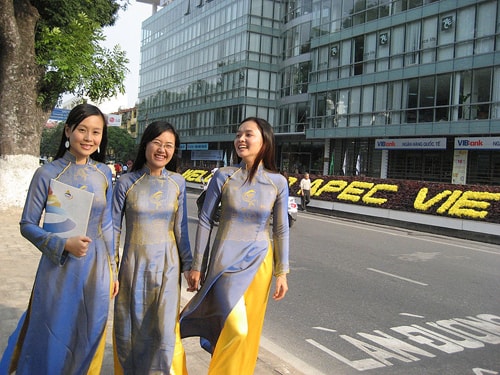 Ao-dai-APEC_1383273629.jpg