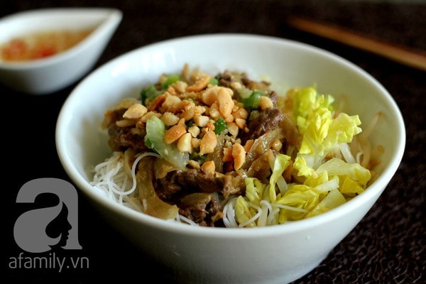 Bún bò xào cho bữa chiều ngon miệng 11