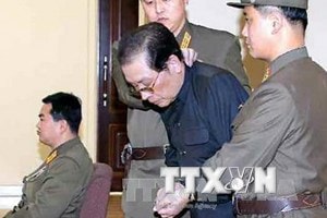 Ông Jang Song-Thaek tại phiên tòa quân sự ở Bình Nhưỡng ngày 12/12. (Ảnh: Yonhap/TTXVN)