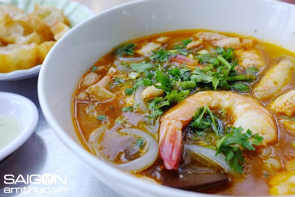 Độc đáo bánh canh cua nguyên con ở Sài Gòn 4