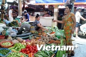 Nhiều thực phẩm tăng giá. (Ảnh: Thanh Tâm/Vietnam+)