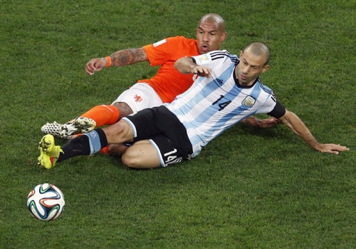 Mascherano-v-De-Jong-Arg-8780-1405214152