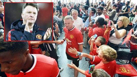 HLV Van Gaal yêu cầu các học trò thân thiện hơn với fan nhà