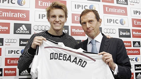 Odegaard ra mắt cùng áo đấu Real