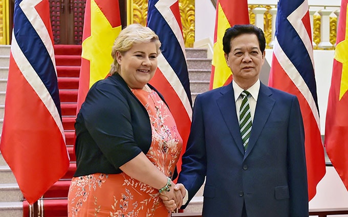 Thủ tướng Na Uy Erna Solberg hội đàm với Thủ tướng Nguyễn Tấn Dũng tại Hà Nội ngày 17-4 - Ảnh: Nhật Bắc 