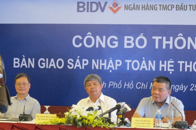 Họp báo công bố thông tin sau khi ký kết biên bản sáp nhập MHB vào BIDV sáng nay - Ảnh: A.H