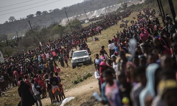 Mỗi năm, hàng vạn thiếu nữ Swaziland tập trung tại lâu đài hoàng gia để ăn mừng lễ hội truyền thống - Ảnh: AFP