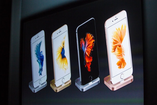 Đế sạc cho iPhone 6S - Ảnh: CNET