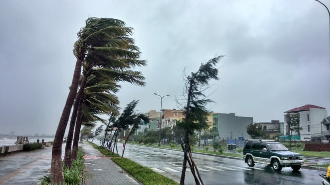 Trưa 14-9, tại TP Đà Nẵng có gió giật mạnh, mưa to - Ảnh: Đoàn Cường