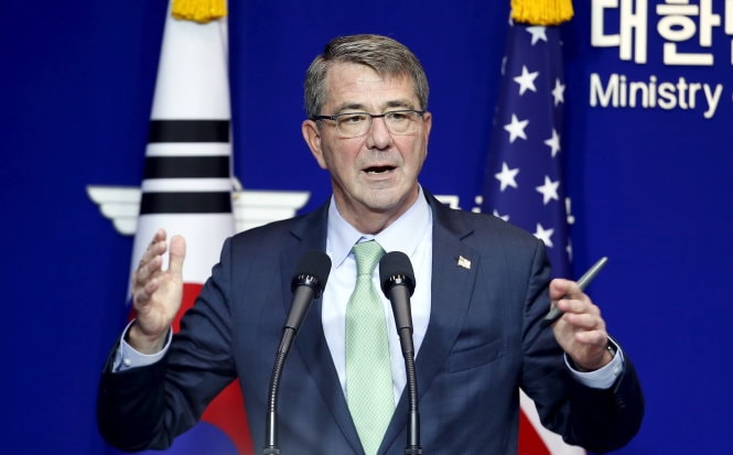 Bộ trưởng Quốc phòng Mỹ Ashton Carter khẳng định Mỹ sẽ tiếp tục tuần tra trên Biển Đông - Ảnh: Reuters