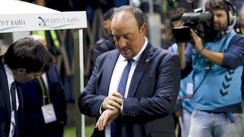 Benitez sẽ phải rời Real vì đã gây mâu thuẫn với hầu hết các cầu thủ của đội