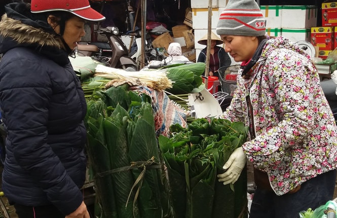 Tấp nập người mua đồ cúng ông Táo, giá không tăng 