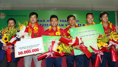 tuyen-quan-vot-viet-nam-duoc-thuong-lon-sau-davis-cup