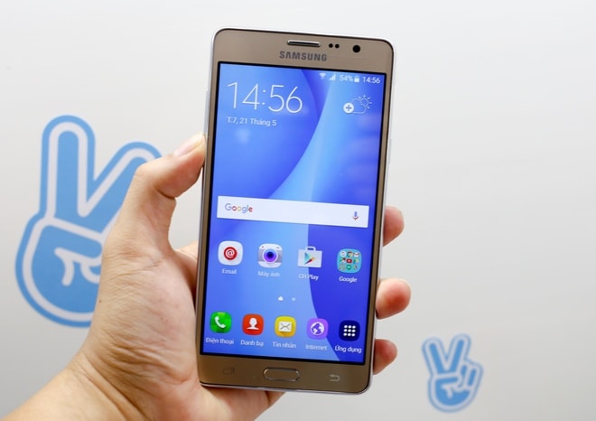 Galaxy On7 - phablet 4G giá tốt