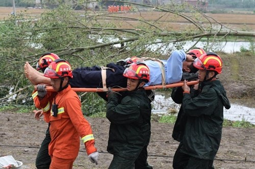 Miền đông Trung Quốc tan hoang như ngày tận thế sau lốc xoáy - ảnh 2