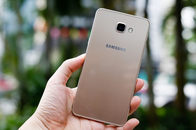 Smartphone khổng lồ có pin 2 ngày của Samsung