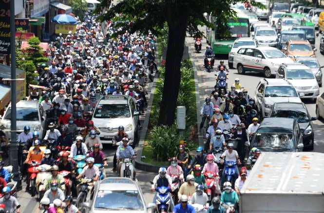 Kẹt xe kinh hoàng cửa ngõ sân bay Tân Sơn Nhất 