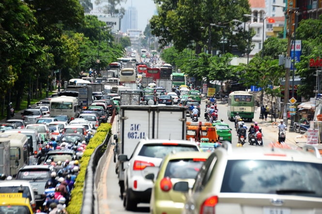 Kẹt xe kinh hoàng cửa ngõ sân bay Tân Sơn Nhất 