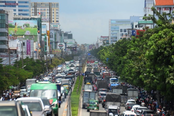 Kẹt xe kinh hoàng cửa ngõ sân bay Tân Sơn Nhất 