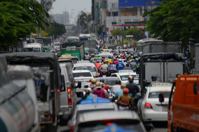 Kẹt xe kinh hoàng cửa ngõ sân bay Tân Sơn Nhất 