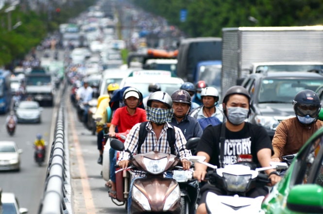 Kẹt xe kinh hoàng cửa ngõ sân bay Tân Sơn Nhất 