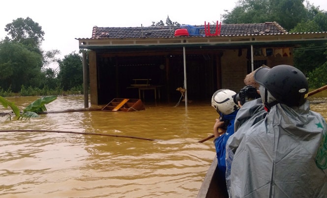 ​Hồ Kẻ Gỗ xả tràn, nhiều khu dân cư ngập lụt 