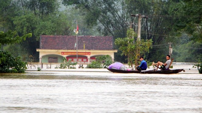 ​Hồ Kẻ Gỗ xả tràn, nhiều khu dân cư ngập lụt 