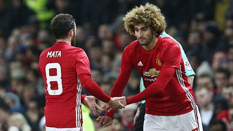 Fellaini cũng được vào sân thay Mata