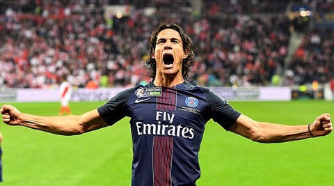 Cavani sắm vai người hừng với 1 cú đúp