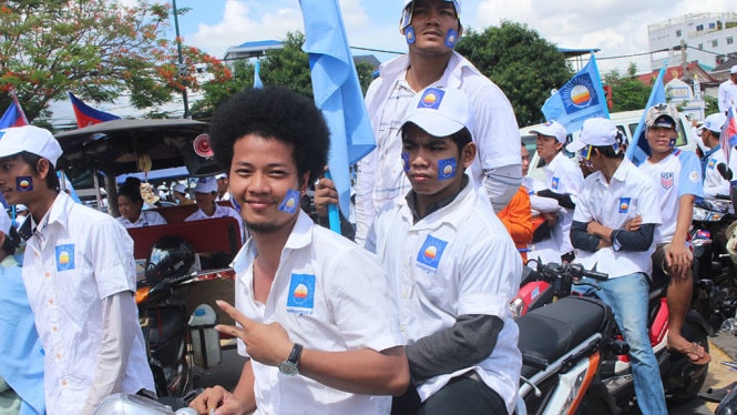 Phnom Penh 'nóng' từng giờ khi đảng lớn xuống đường 