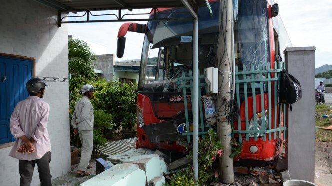 Ba xe giường nằm tông liên hoàn, 3 người chết, nhiều người bị thương 