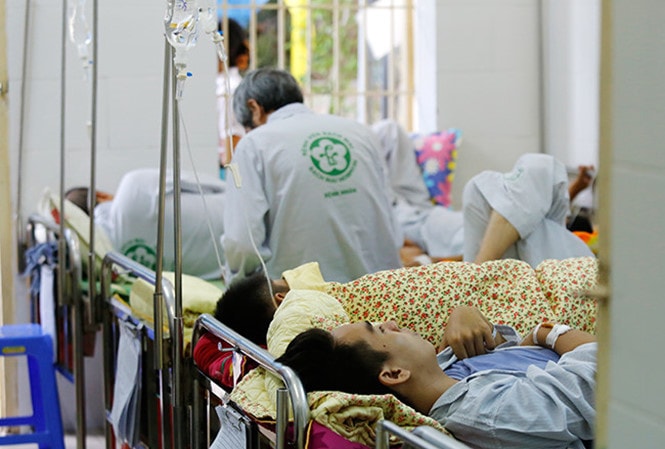 Hầu hết các BV đều trong tình trạng quá tải bệnh nhân SXH. Ảnh: Như Ý