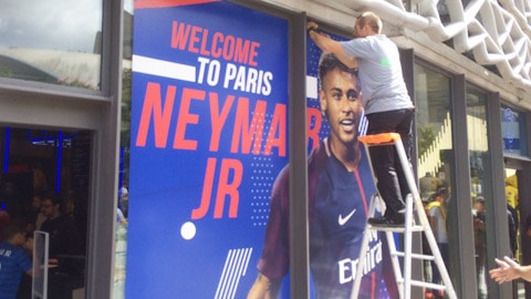 Chưa đá, Neymar đã “ghi bàn” liên tục cho PSG