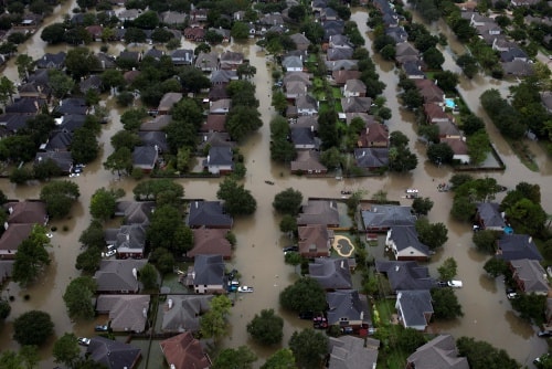 Nhà ngập ở tây bắc Houston. Ảnh: Reuters.