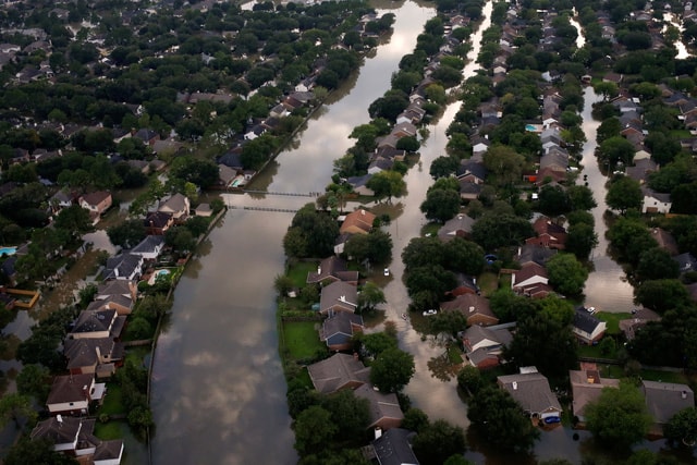 Nhà máy hoá chất ở Texas phát nổ, bốc khói - Ảnh 1.