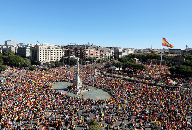 Khủng hoảng chính trị chưa từng có, biểu tình lớn ở 50 thành phố Tây Ban Nha - Ảnh 5.