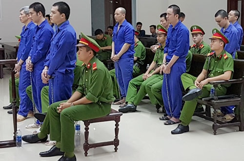 tu-tu-vuot-nguc-hau-toa-trong-vu-giau-490-banh-heroin