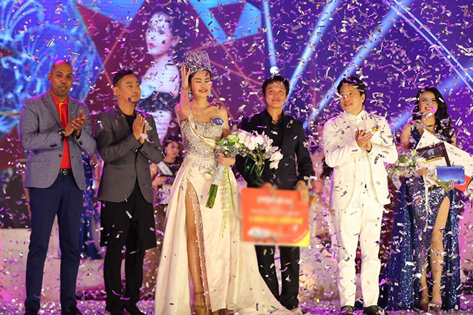 Chung kết Hoa hậu Đại dương Việt Nam 2017 diễn ra tối 28/10, tại nhà hát Hoà Bình, TP HCM. Thí sinh Lê Âu Ngân Anh đã đăng quang. Cô nhận thưởng 500 triệu đồng.