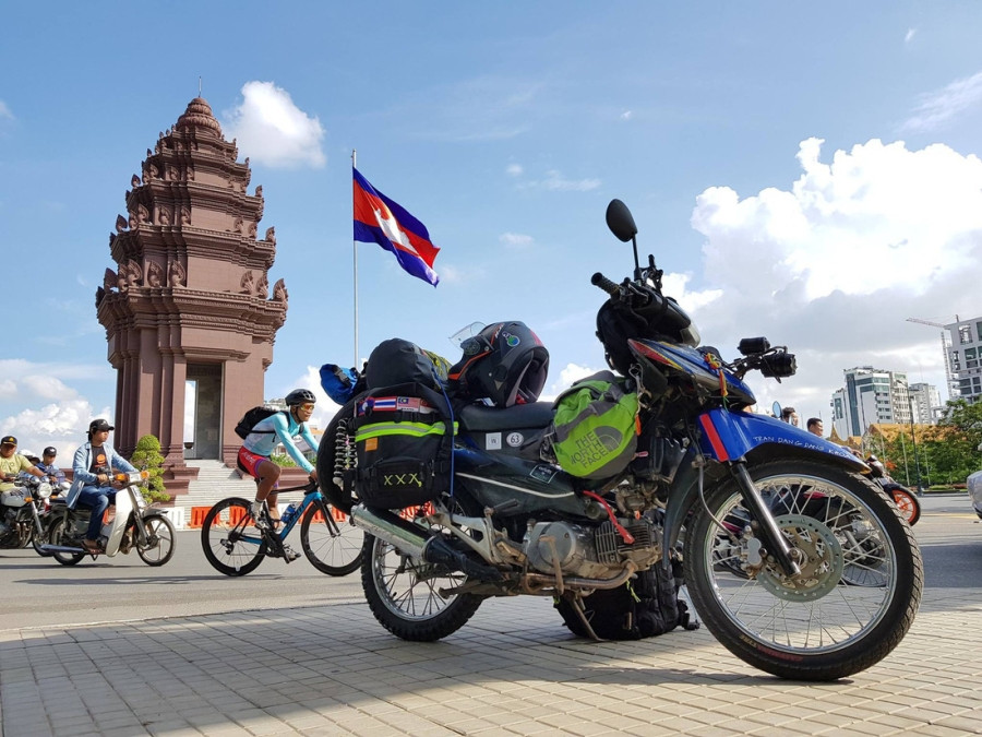 Chàng trai Tiền Giang đi xe máy từ Việt Nam đến Pháp - Ảnh 17.