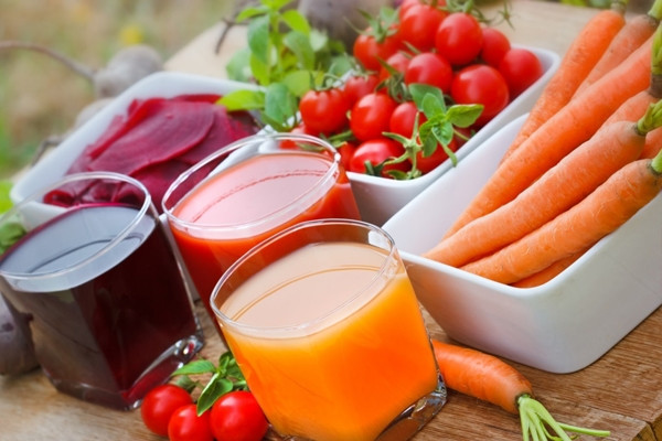 Các loại nước ép trái cây cũng không nên dùng sau 19 giờ vì nồng độ axit cao có thể gây hại cho dạ dày.