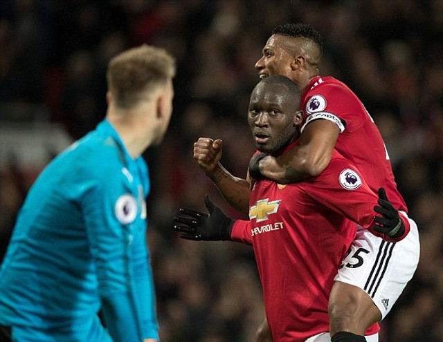 Nhưng lần lượt Martial, Smalling, Pogba và Lukaku đã nổ súng giúp M.U người dòng giành chiến thắng