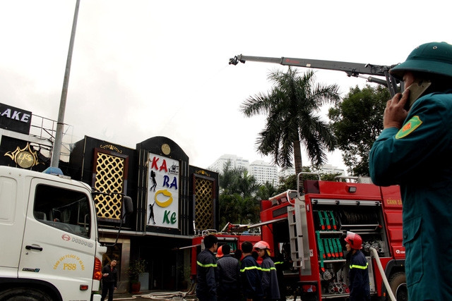 Cháy lớn tại quán karaoke ở khu Linh Đàm, Hà Nội - Ảnh 6.