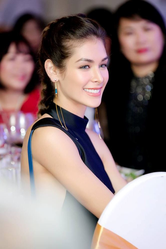 Hoa hậu Dayana Mendoza lộng lẫy dự dạ tiệc cùng thí sinh HHHV - ảnh 4